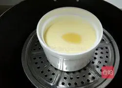 Illustration of how to make steamed egg custard 9