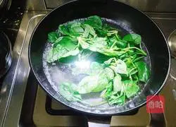 Illustration of how to make stomach-warming chicken noodle soup 3