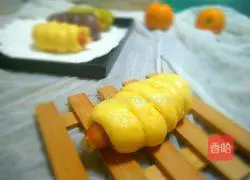 Illustration of how to make pumpkin hot dog rolls 19