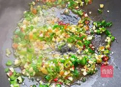 Illustration of how to cook hairtail with sauce 11