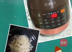 Illustration of how to make rock sugar, white fungus, red dates and pear soup in electric pressure cooker 2