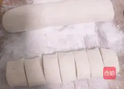 Illustration of how to make simple white flour steamed buns 8