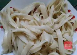 Illustration of making homemade cold skin (without washing face) 5