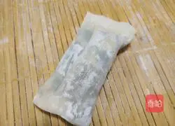 Illustration of how to make small pot stickers with chives 2