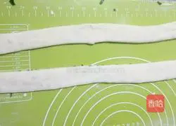 Illustration of how to make straw hat cake 9