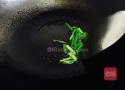 Illustration of how to make steamed crucian carp 7