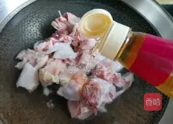 Illustration of how to stew chicken legs with potatoes 3