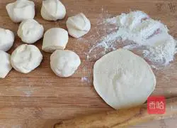 Illustration of how to make steamed cabbage and pork buns 11