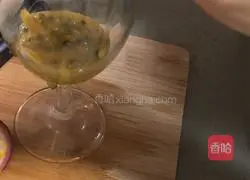 Illustration of how to make passion fruit yogurt drink 3