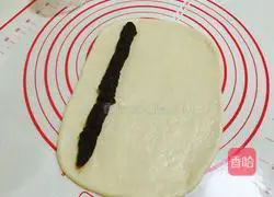 Illustration of how to make caterpillar bread 11