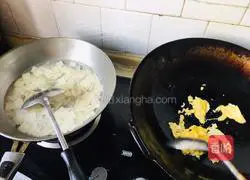Illustration of how to make fried noodles with eggs and tomatoes 3