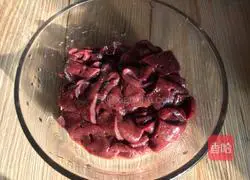 Illustration of how to make egg and pork liver noodles 1