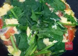 Illustration of how to make tomato, egg and spinach soup 6