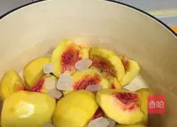 Illustration of how to make canned yellow peaches 2