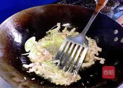 Illustration of how to make lentil braised noodles 7