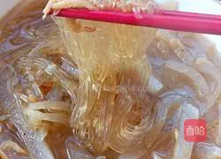 Illustration of how to make sea rice vermicelli radish soup 1