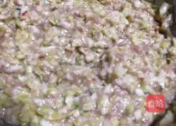 Illustration of how to make Bai Lai Pork Buns 5