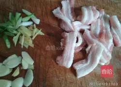 Illustration of how to make pork belly stewed with kidney beans 6