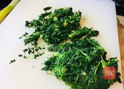 Illustration of how to make shepherd’s purse and egg dumplings 1