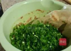 Illustration of how to make the juicy meat dumplings stuffed with three kinds of fresh meat 3