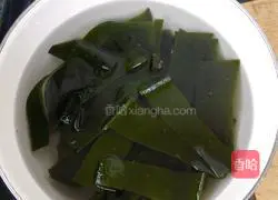 Illustration of how to make kelp and pork ribs soup 2