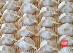 Illustration of how to make mutton and carrot dumplings 8