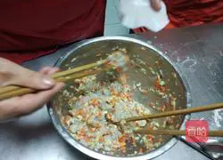 Illustration of how to make shrimp dumplings, pink fruit and chicken comb dumplings 15