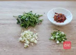 Illustration of how to make oil-splashed scissor noodles 4