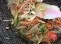 Illustration of how to make fried longevity noodles 8