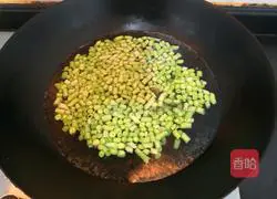 Crispy Illustration of how to make bean egg pancake 3