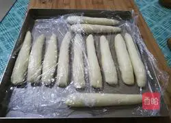 Illustration of how to make small bread rolls 14