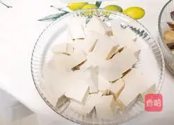 Illustration of how to make wakame, clam and tofu soup 3