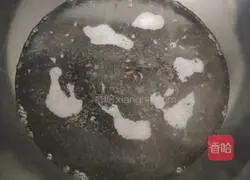 Illustration of how to make original milk tea 3