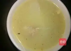 Illustration of how to make fish head and radish soup 6