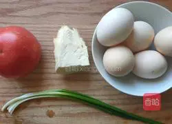 Illustration of how to make scrambled eggs with winter bamboo shoots and tomatoes 1