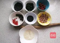Illustration of how to make three black kidney-nourishing porridge 1 