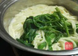 Illustration of how to make pineapple sweet and sour pork noodles with noodles 6