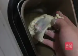 Illustration of how to make crispy braided bean paste bread 4