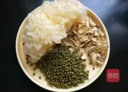 Illustration of how to make mung bean, lily and tremella soup 2