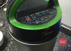 Illustration of how to make red dates and longan soy milk 2