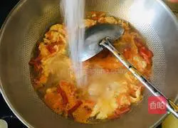 Illustration of how to make egg, tomato and artemisia seed noodles 5