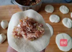 Illustration of how to make tender and juicy meat buns 10