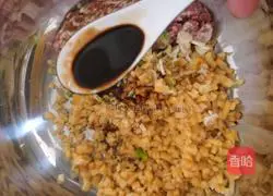 Illustration of how to make pork and potato buns 11