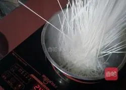 Illustration of how to make salty scallion noodles 14