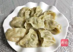 Illustration of how to make steamed pork and green pepper dumplings 15
