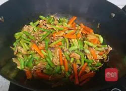 Chinese beans Illustration of braised noodles 8