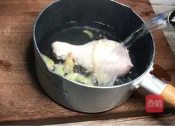 Illustration of how to make cold noodles with shredded chicken 1