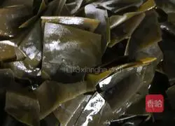 Illustration of how to stew potato, kelp and matsutake ribs 2