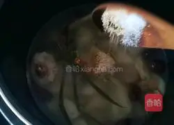 Illustration of how to make yam and pig tail soup 8