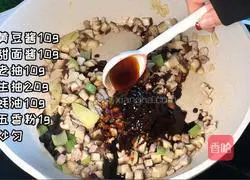 Illustration of how to make mushroom and meat sauce noodles 4